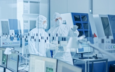 Die wesentliche Rolle antistatischer Kleidung in der Arzneimittelherstellung