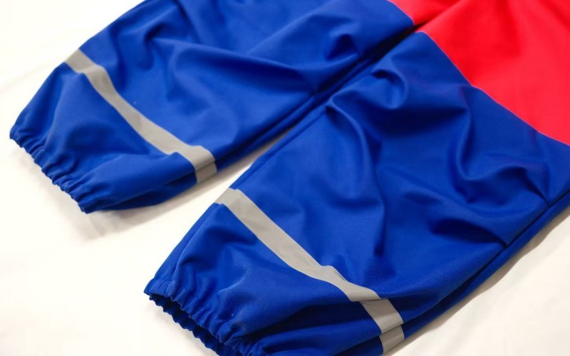Combinaison anti-coupure haute visibilité avec capuche