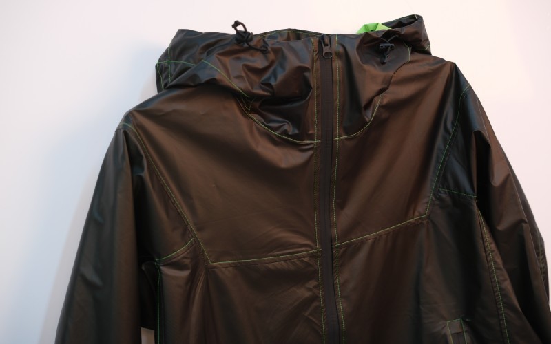 Chaqueta termocrómica: resistente al viento y al agua con revestimiento de PU