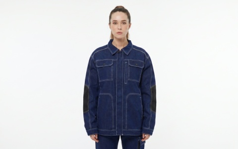 Chaqueta de trabajo informal para mujer con múltiples bolsillos para uso diario.