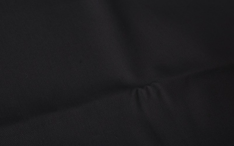 Tecido para vestuário de trabalho TC repelente à água, 250 g/m², 65% poliéster e 35% algodão.