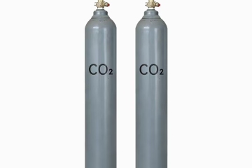 What Causes Ice Formation on Carbon Dioxide Gas Cylinders?