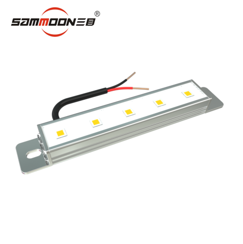 ECE Trak tugas berat membawa lampu kerja