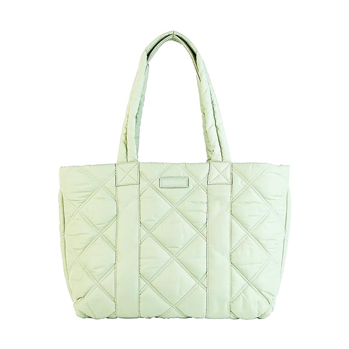 Le tote bag trapuntate sono popolari