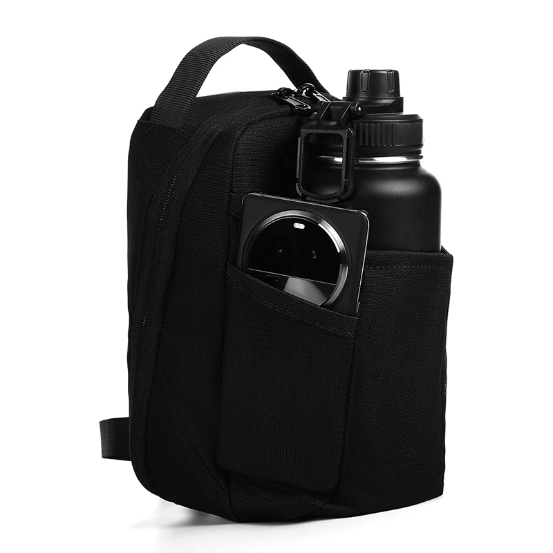 La maestria artigianale dietro le nostre borse per borracce