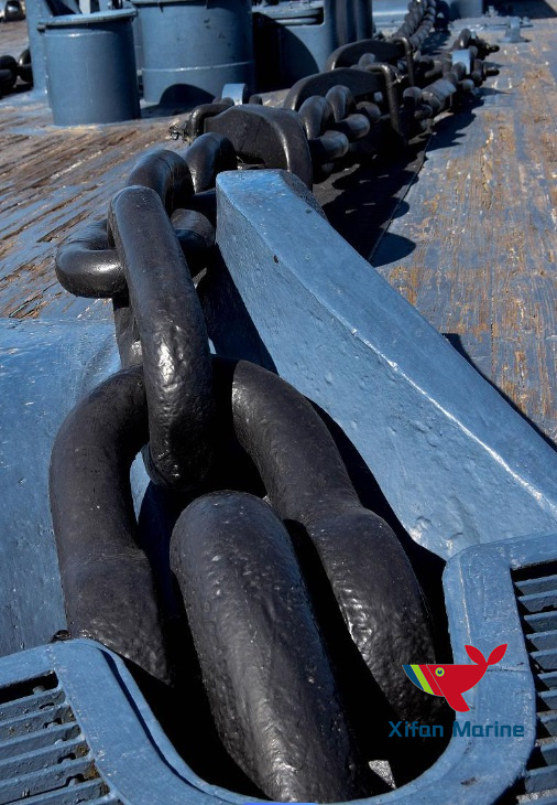 Seberapa kuat rantai jangkar kapal induk? Jika tersangkut di batu di dasar laut, apakah rantai jangkar akan putus dan berhenti?