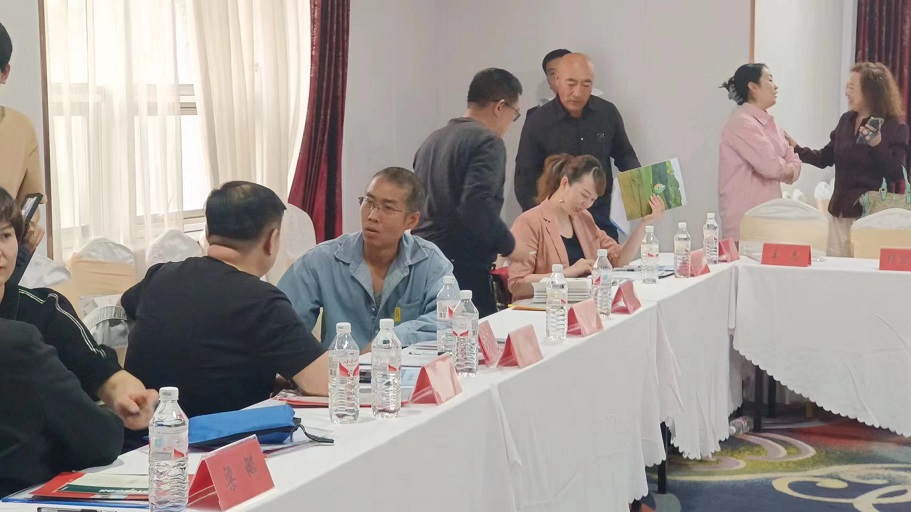 Bentonite cat litter