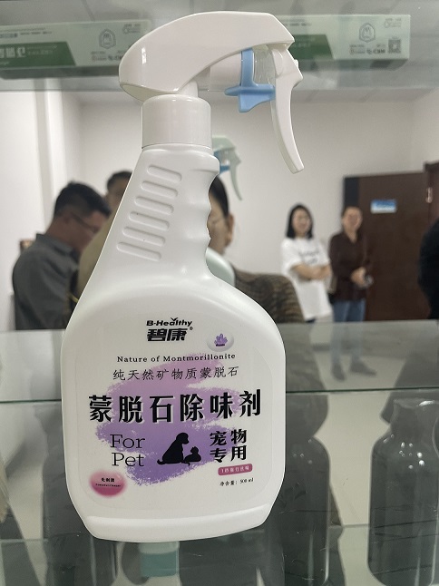 Bentonite clumping cat litter