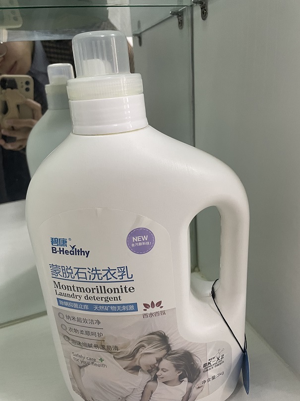 Bentonite clumping cat litter