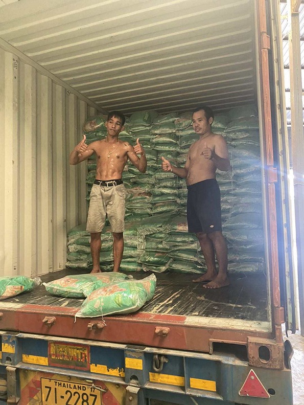 Arena para gatos de bentonita enviada a Tailandia