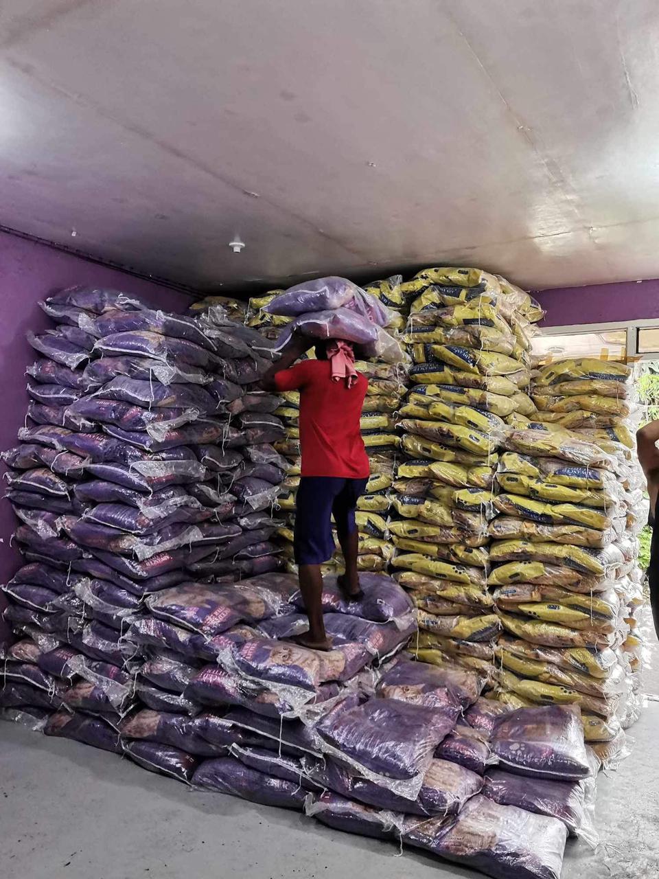 Un nuevo cliente de Filipinas recompra arena para gatos de bentonita