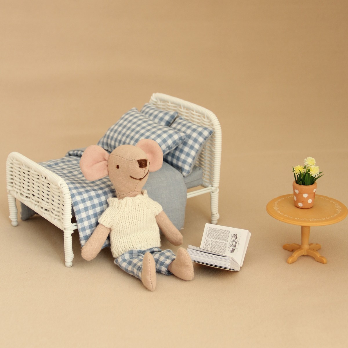 1:12 dollhouse bed