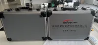 Industrieller, fest montierter Barcodescanner mit manueller Fokussierung