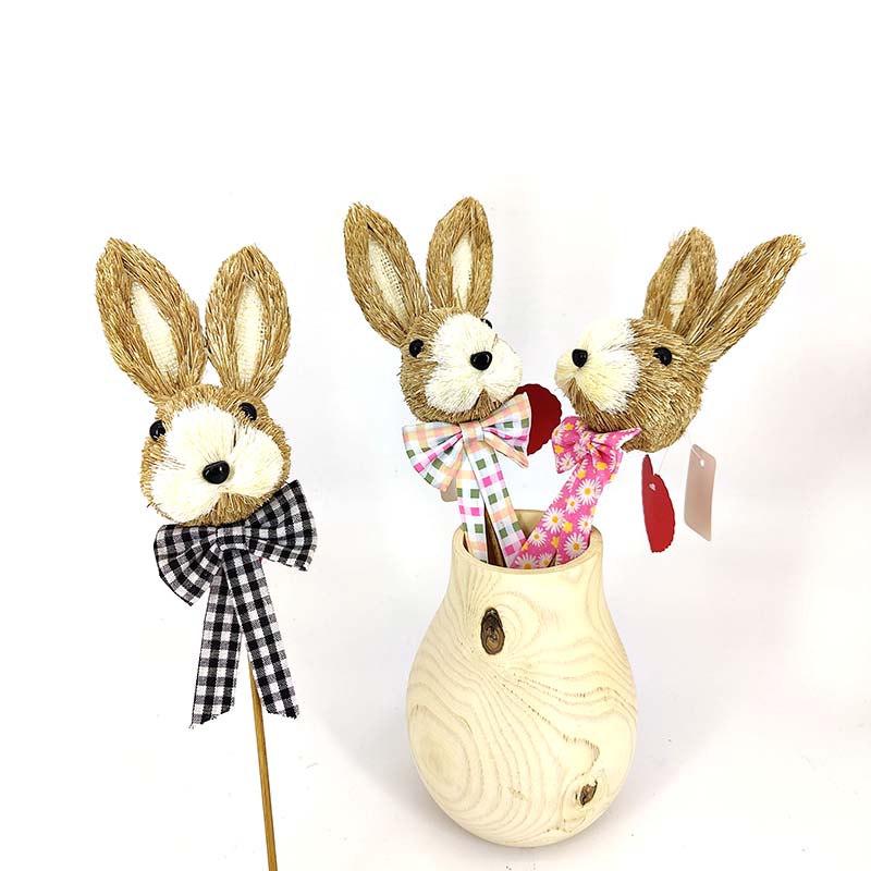 Пасхальный декор: выбор из головы соломенного кролика