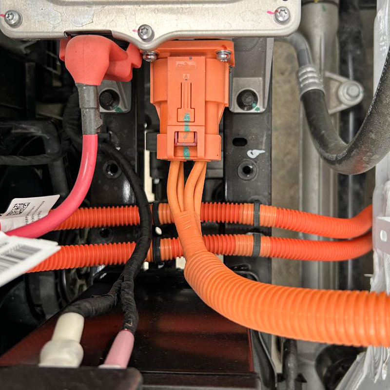 Sự phát triển nhanh chóng của các phương tiện sử dụng năng lượng mới đã dẫn đến sự bùng nổ trong việc sử dụng ống lượn sóng màu cam có khả năng chống cháy cao.