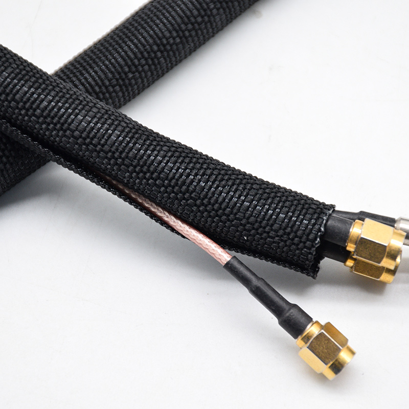 Скрутка в тканевой обертке вокруг плетеной кабельной муфты