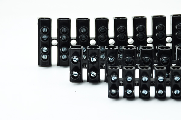 Bakelite Feed Through Terminal Blocks