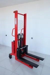 Chariot élévateur électrique empileur à marche
