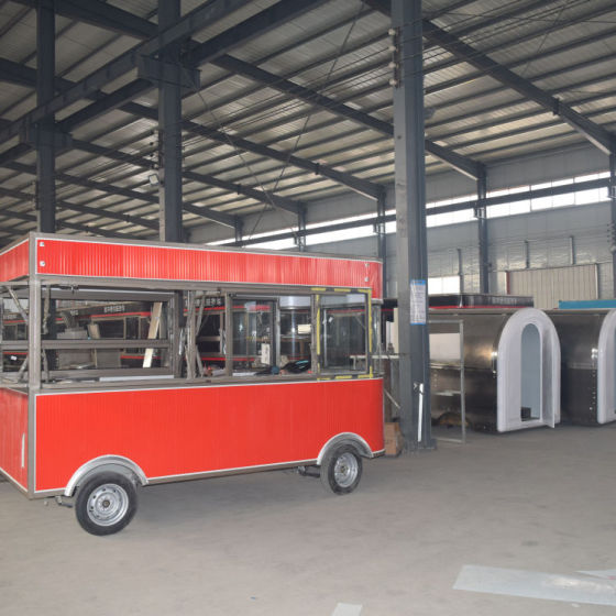 Venta móvil de frutas y verduras a través del tren