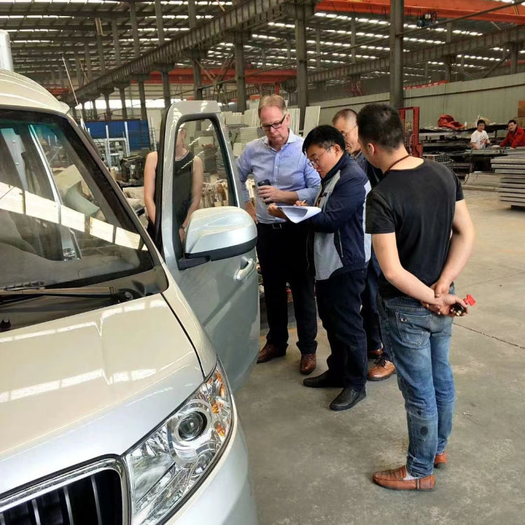 Foreign customers visit to inspect the products on the spot