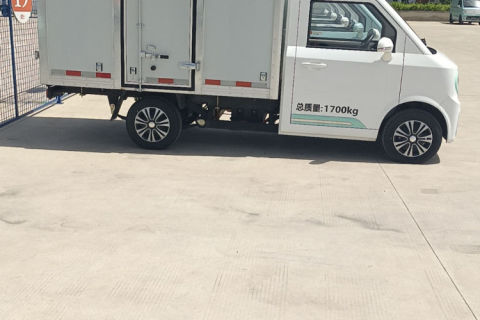 Le camion électrique à nouvelle énergie est un produit important dans le cadre de la tendance actuelle en matière d'environnement.