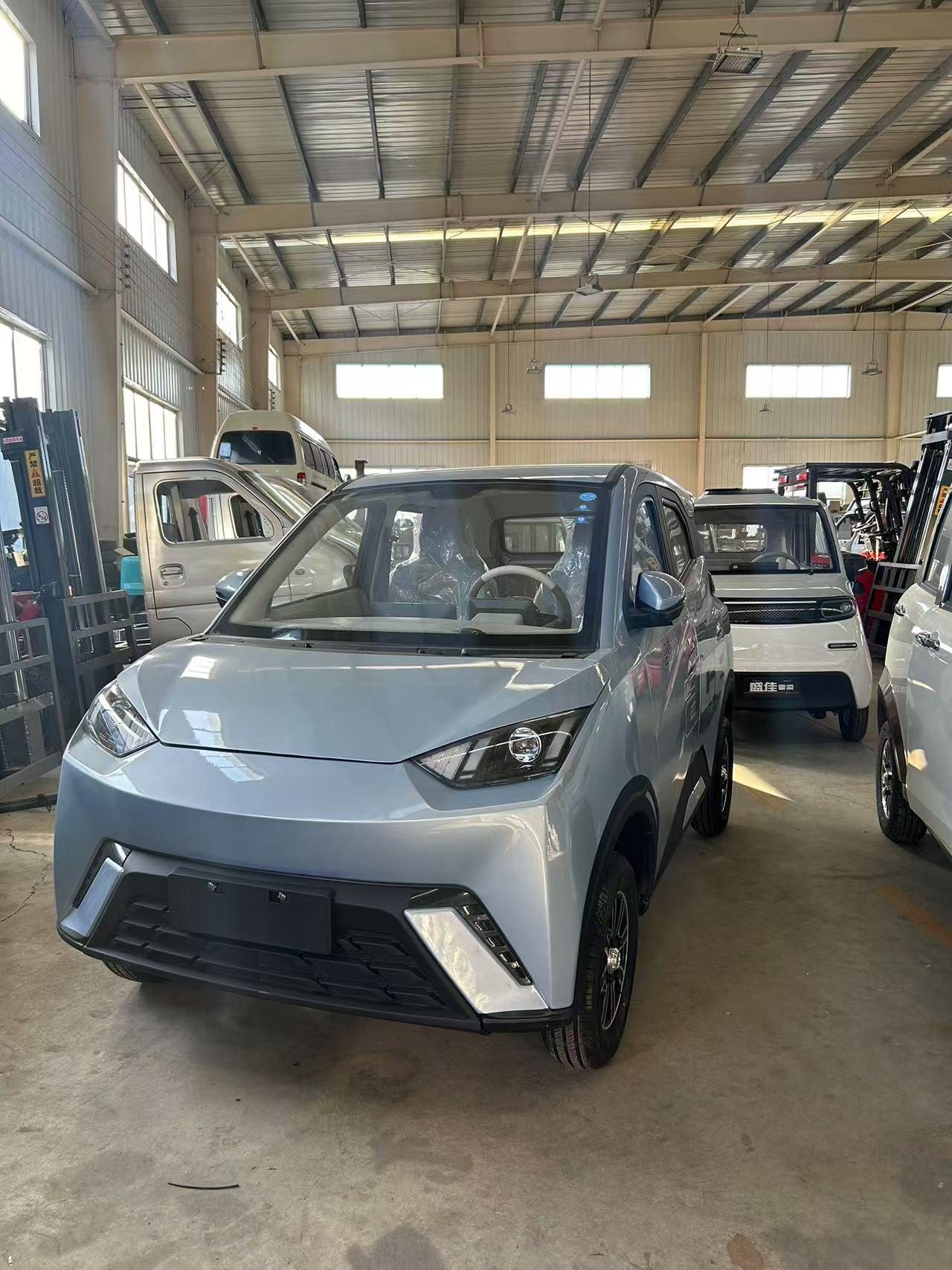 Mall electric manned four-wheel vehicles