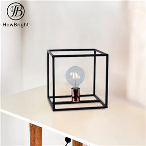 Lampă de masă din metal pătrată geometrică cu design simplu, lampă de masă cu grilă din fier negru