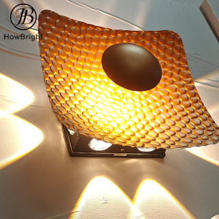 Aplica de perete metalică cu LED în formă de disc pătrat