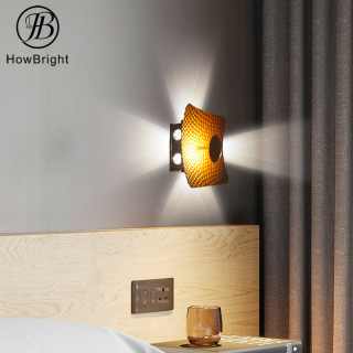 Aplica de perete metalică cu LED în formă de disc pătrat