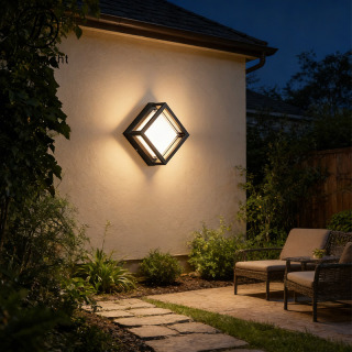 Luminária de parede LED moderna para exterior, ideal para jardim e fachada.