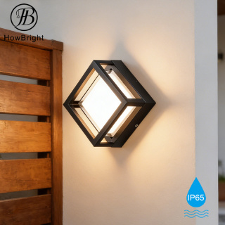 Luminária de parede LED moderna para exterior, ideal para jardim e fachada.