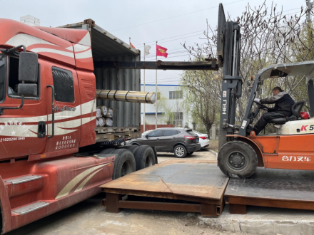 Exportieren Sie Stabstahl aus rostfreiem Stahl nach Dubai