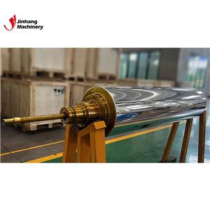 Qual é o impacto do rolo de superfície espelhada na qualidade de impressão?