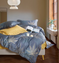 طقم لحاف بلون أزرق داكن بنمط ورقة القيقب