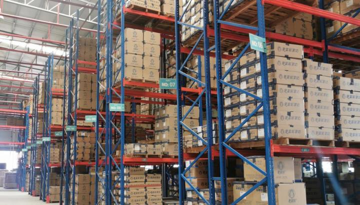 Afwerking goederenmagazijn