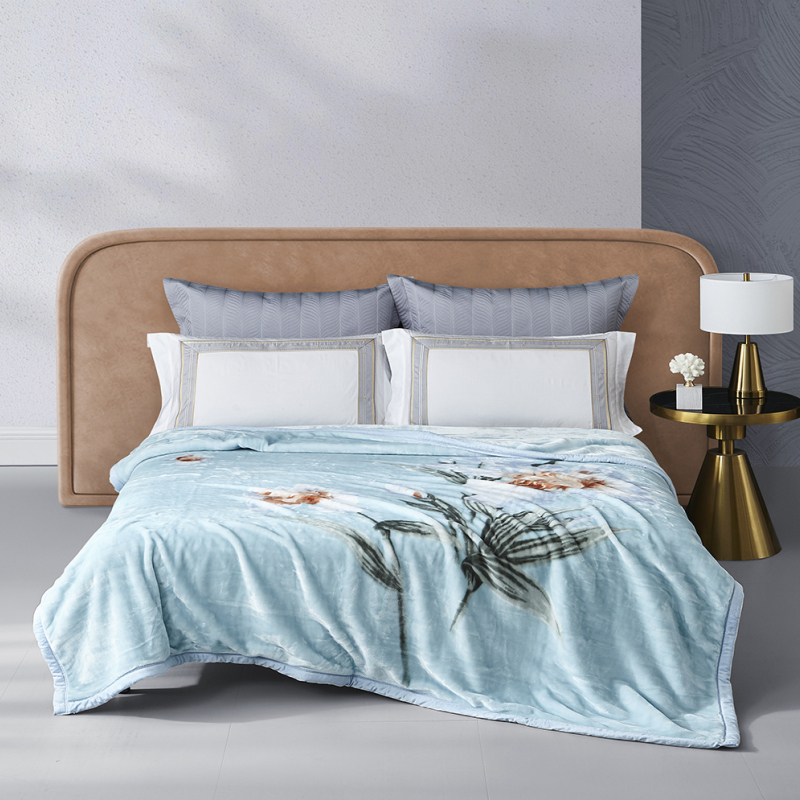 Легкое яркое одеяло с цветочным узором