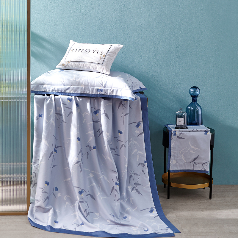 Parure de lit 4 pièces en coton à motif floral bleu délicat --- BENRAN