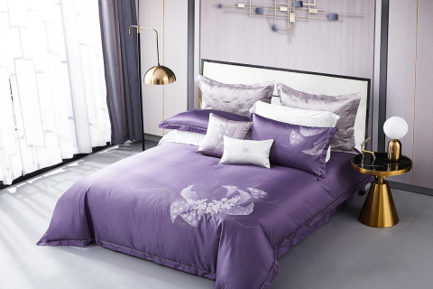 우아한 자수가 돋보이는 고급 보라색 코튼 침구 세트 --- 칭무