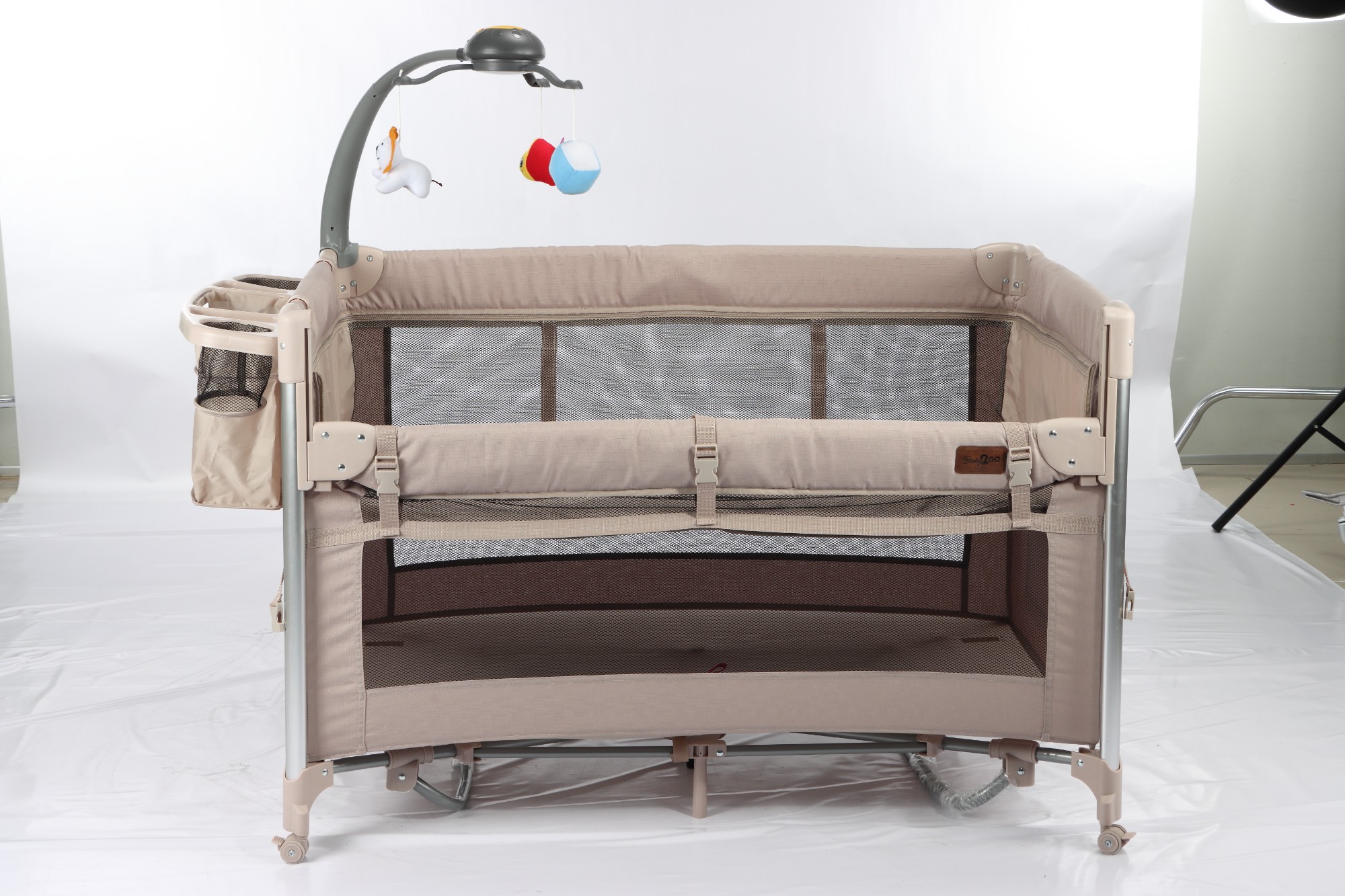 HBB Manufacturer Customized Baby Bedside Sleeper with toy bar, U-Shaped Diaper