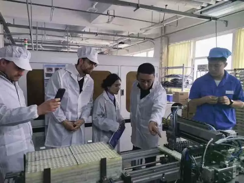 Visite d'un agent allemand à l'usine BIGCAP