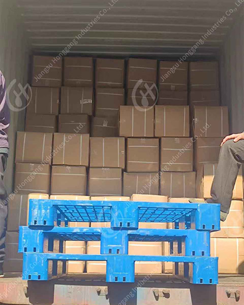 Hongrui wuxi branch exports PET bottle preform to Mali