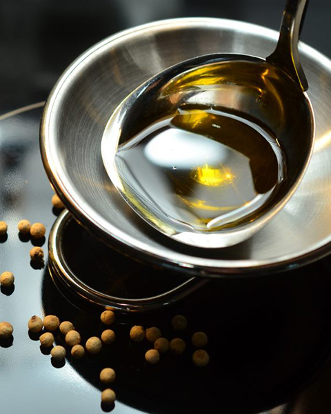 The role of decolorization in oil refining