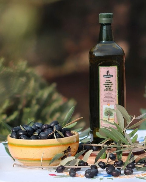 Is expeller pressed canola oil healthy? Coconut Oil vs. Expeller Pressed Canola Oil Healthy