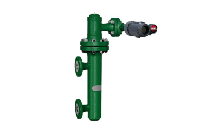 The function of the displacer level transmitters