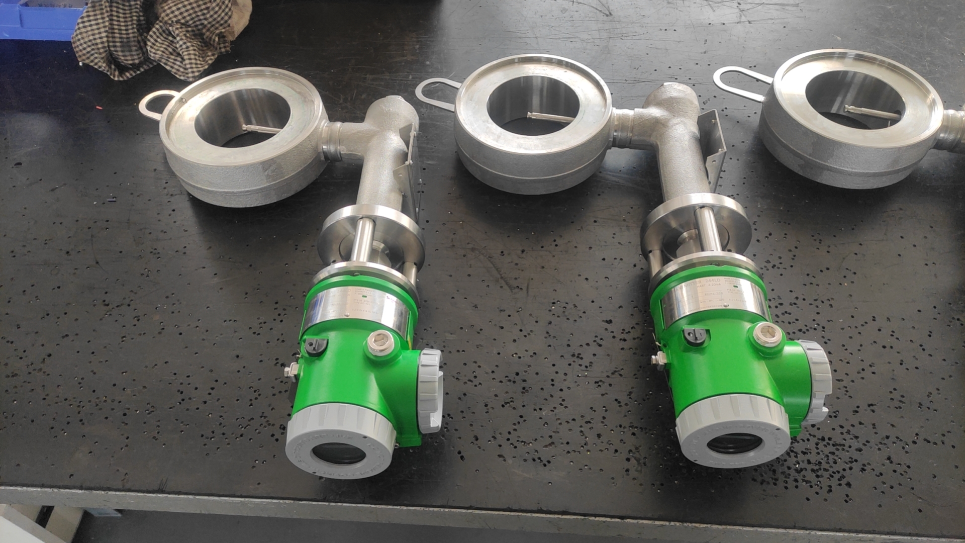 dsiplacer level transmitters