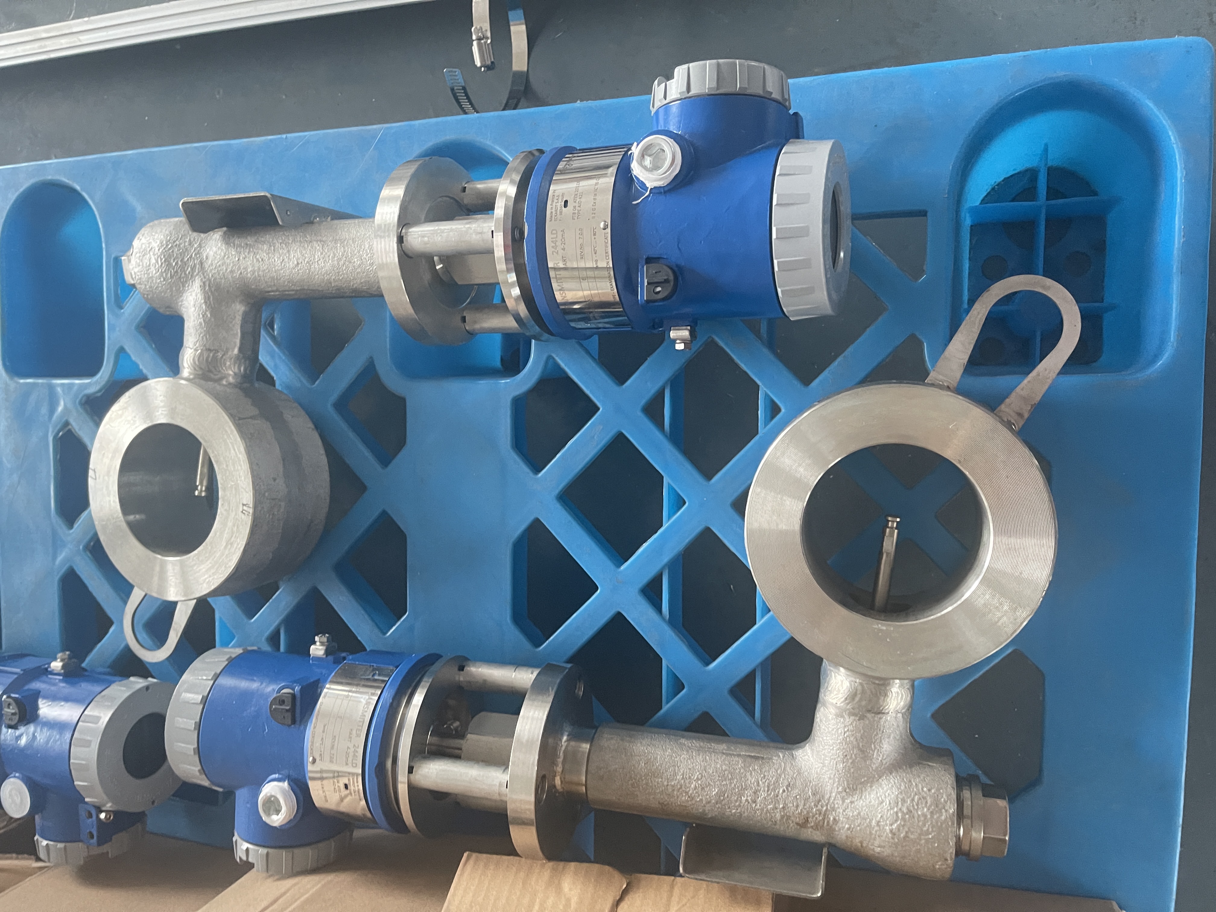 displacer level transmitter displacer level transmitter