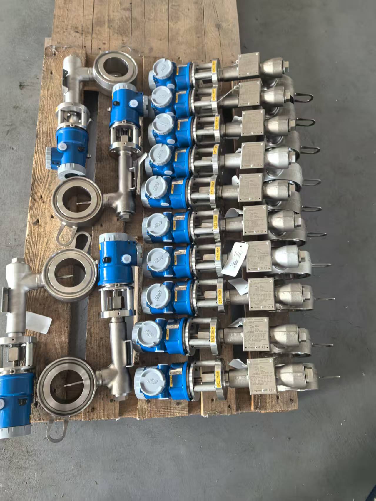 displacer level transmitter