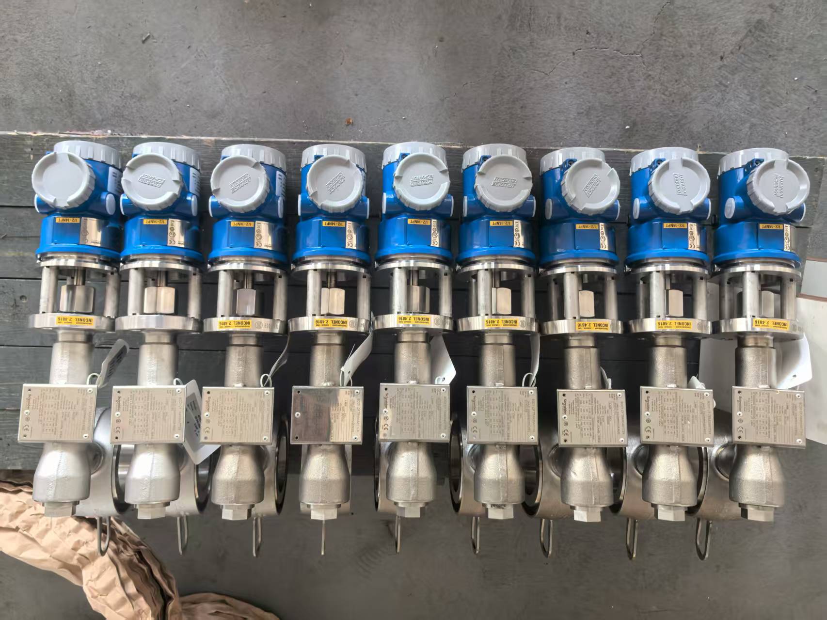 displacer level transmitter