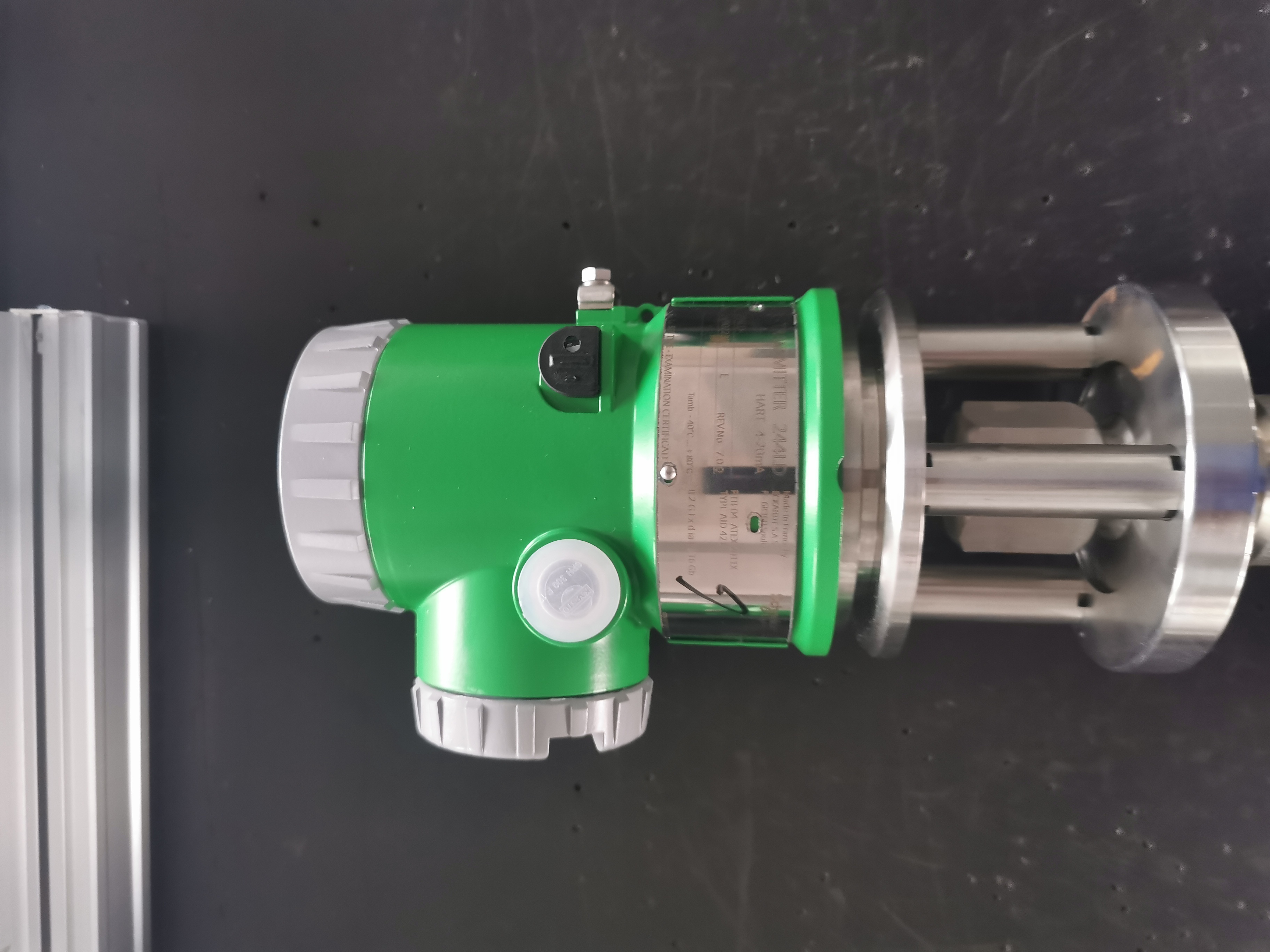 displacer level controller