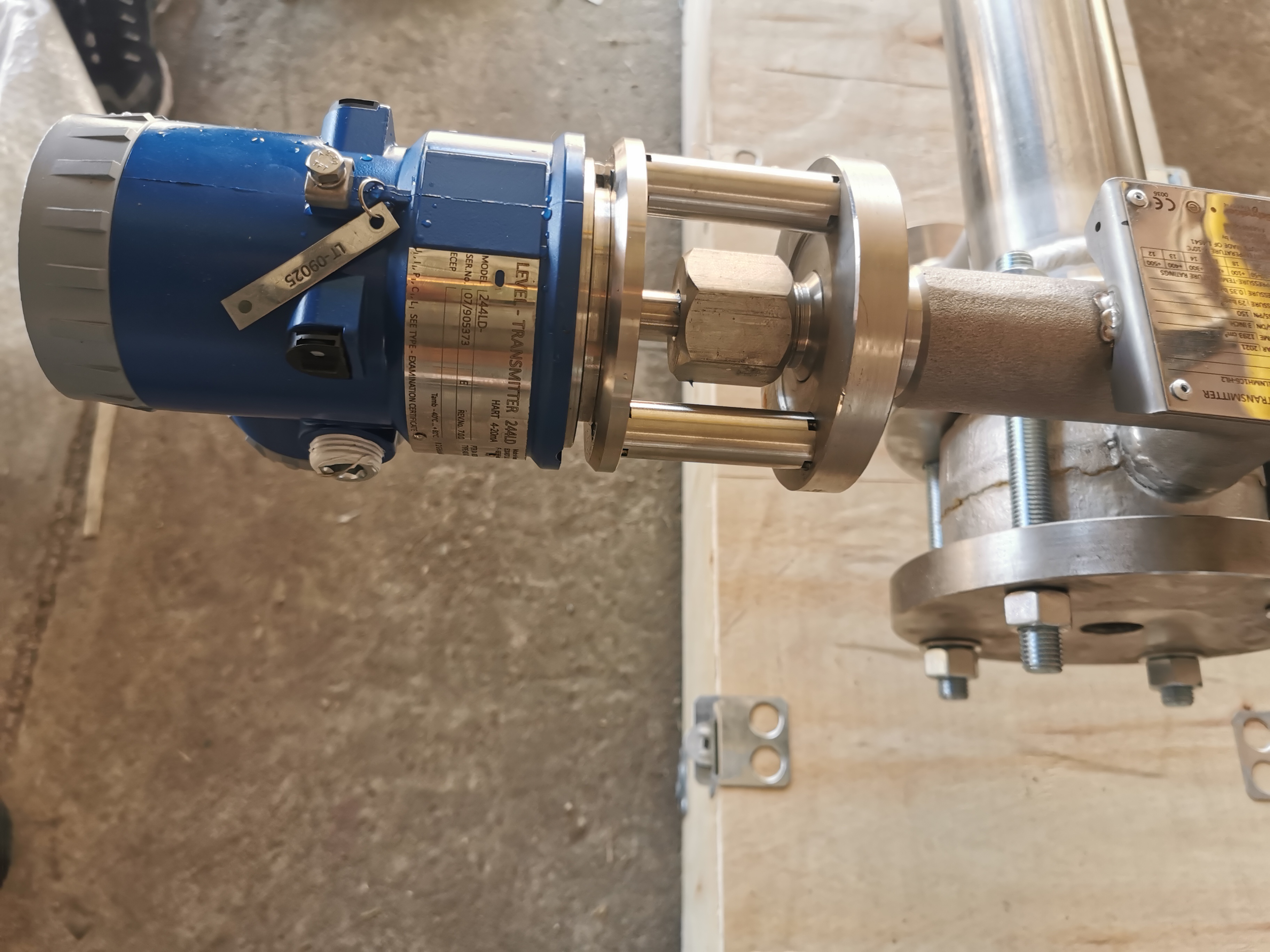 displacer level controller